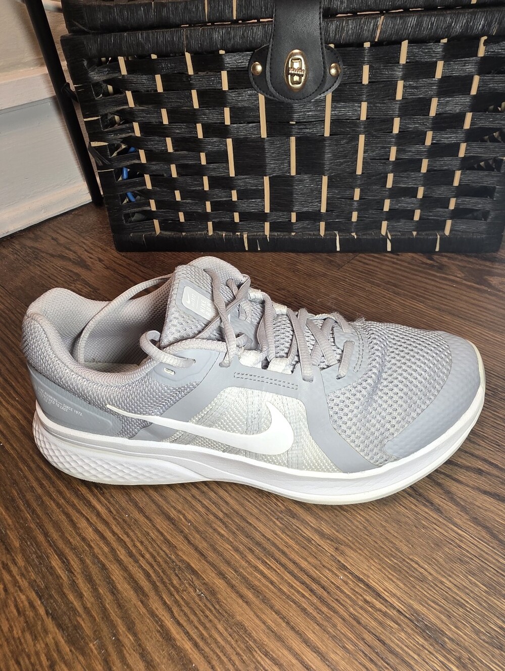 Nike Women Run Swift Gray and White Mesh Sneakers Size 10